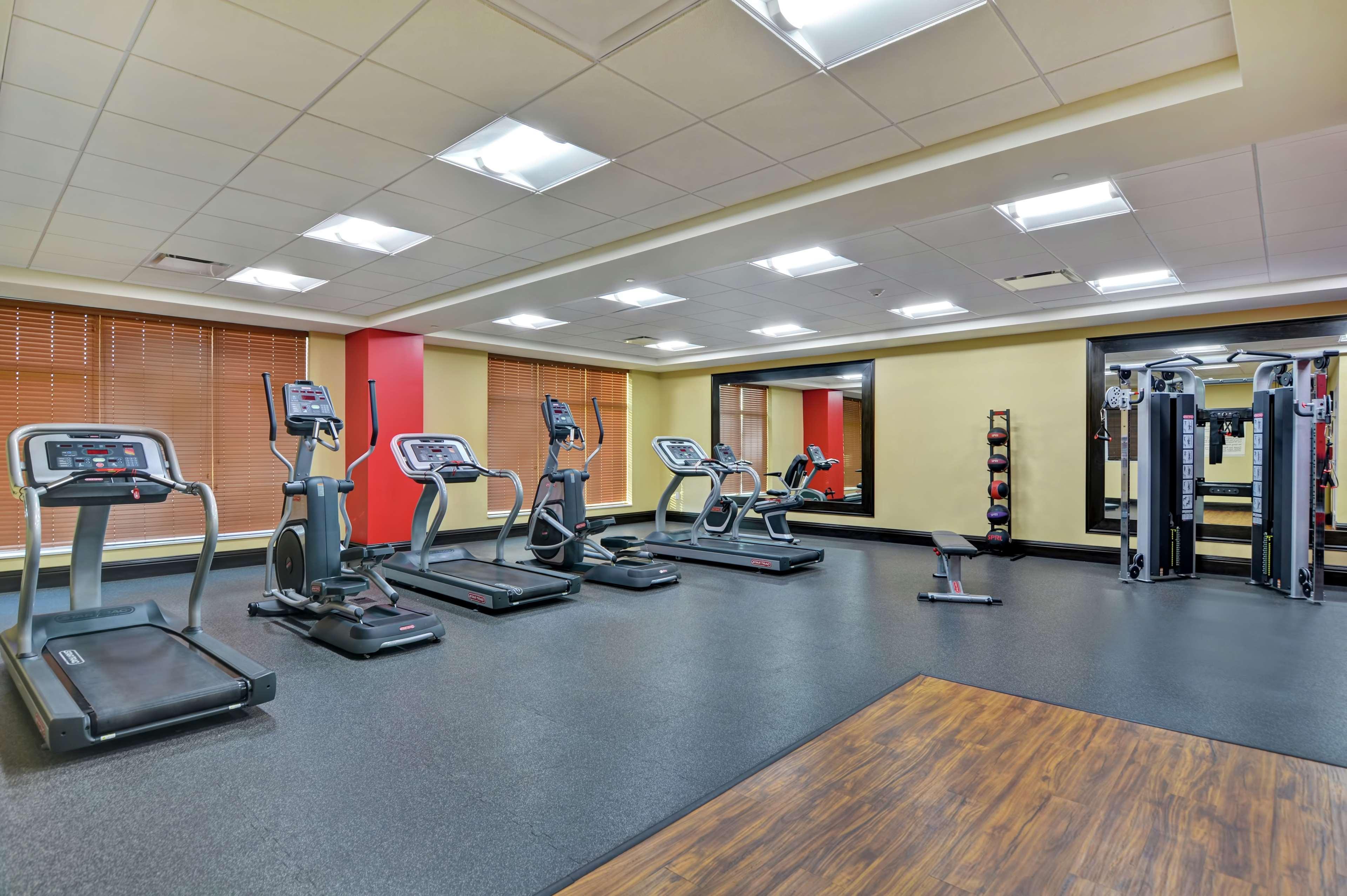 Hilton Garden Inn And Fayetteville Convention Center מראה חיצוני תמונה