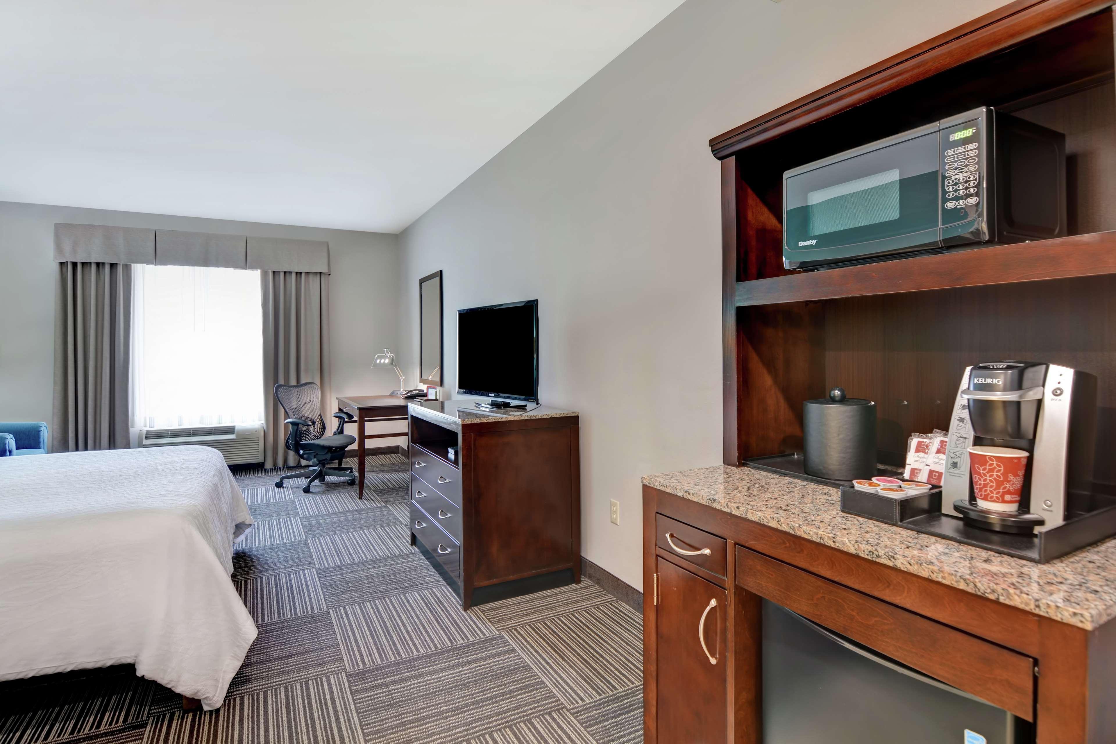 Hilton Garden Inn And Fayetteville Convention Center מראה חיצוני תמונה
