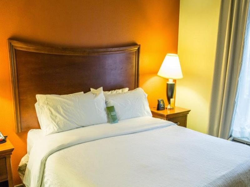 Hilton Garden Inn And Fayetteville Convention Center מראה חיצוני תמונה