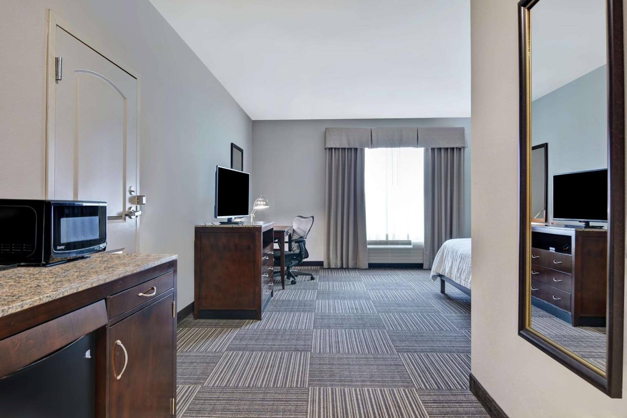 Hilton Garden Inn And Fayetteville Convention Center מראה חיצוני תמונה